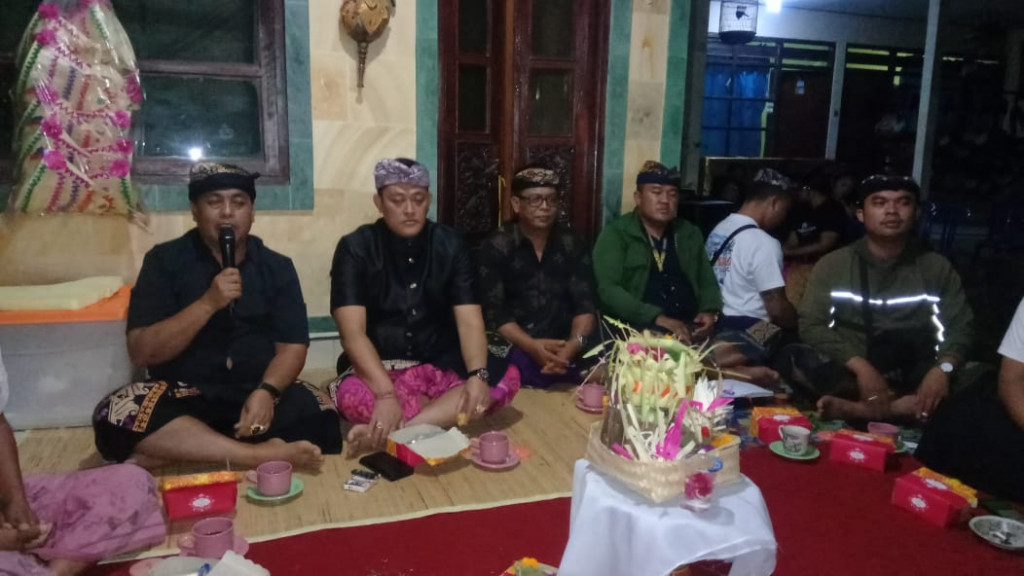 Siap Wakili Kecamatan Petang, Perbekel Tinjau Latihan Gong Kebyar Wanita Sanggar Seni Tridatu